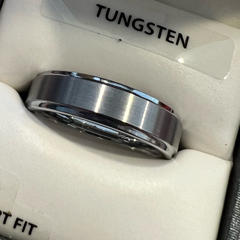 Brand new Tungsten comfort ring